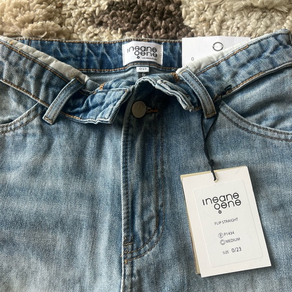 BNWT. Flip waist baggy jeans - Picture 2 of 2
